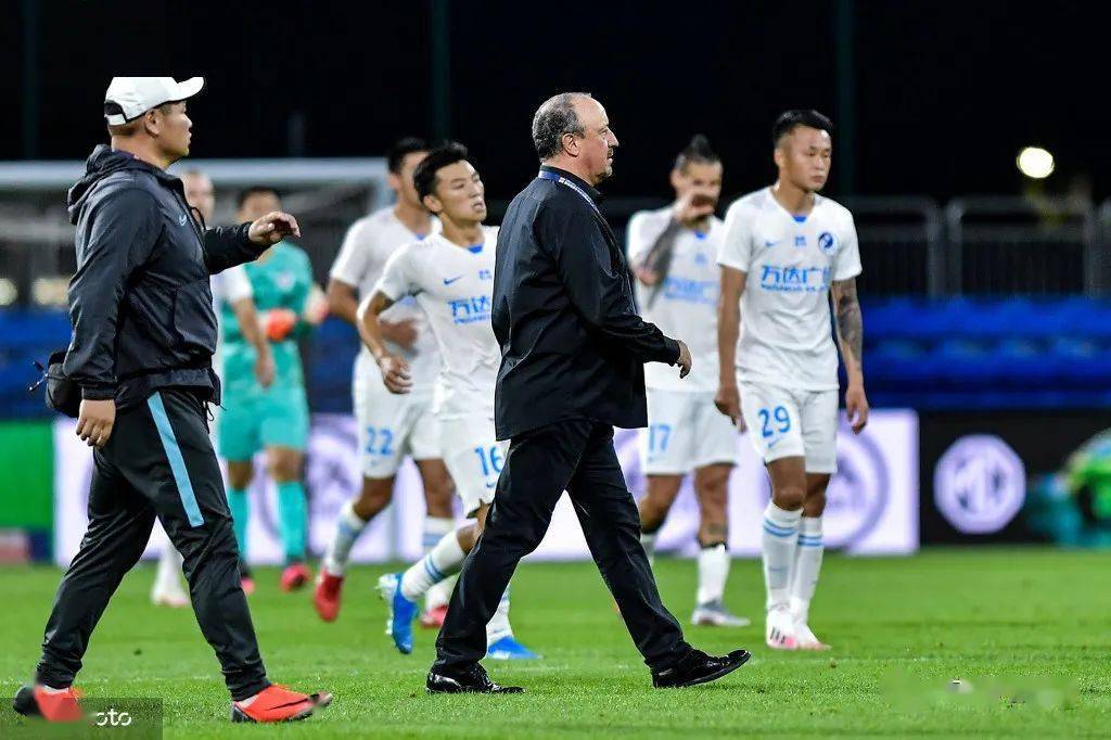 包含巴塞罗那战术调整收获理想效果的词条