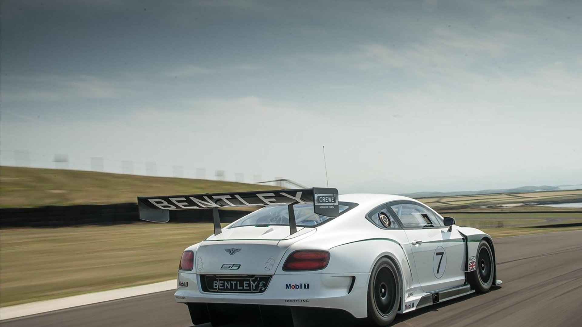 _运动员公益活动：回馈社会传递正能量_，运动员慈善