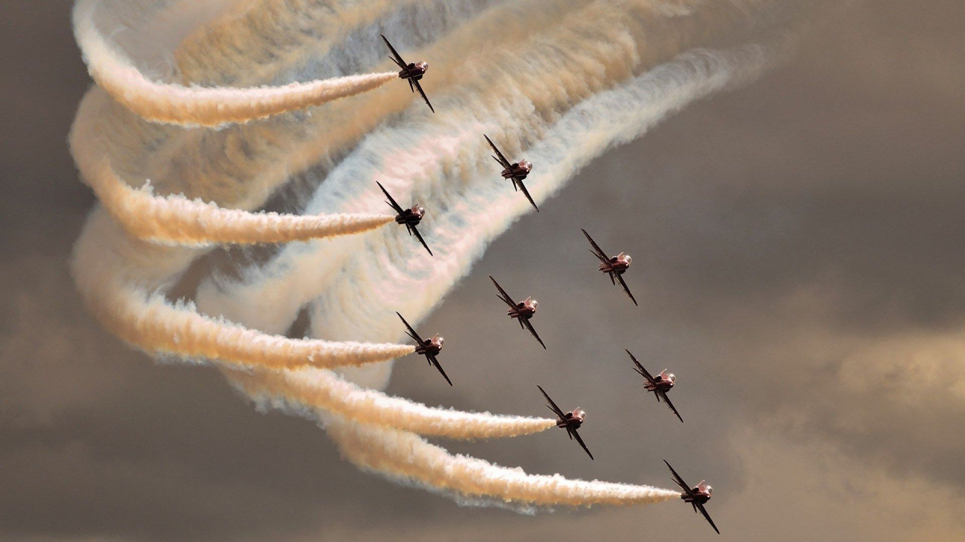 “青训基地建设稳步推进，为未来足球培养奠基”，足球青训发展方案