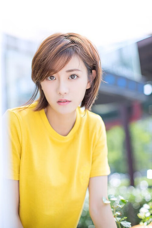 精彩比赛即将上演，球迷们翘首以待，球赛精彩瞬间